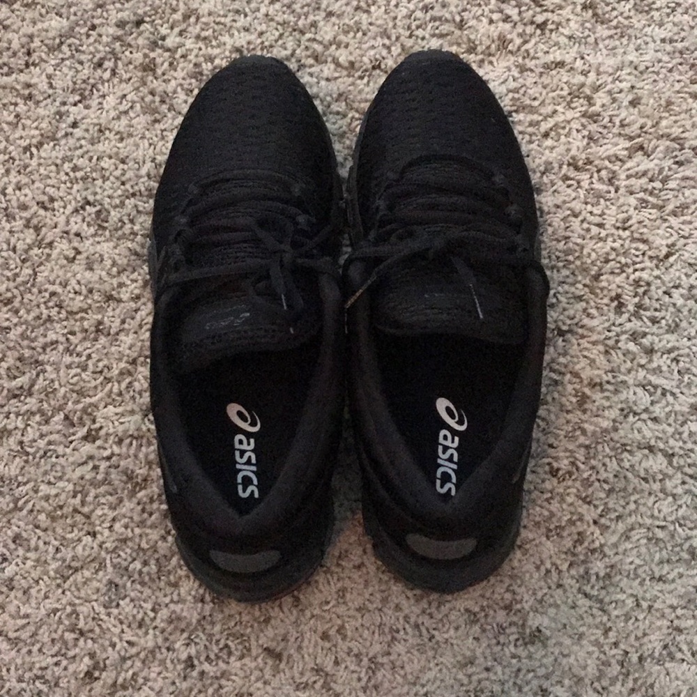 Black ASICS 360 quantum